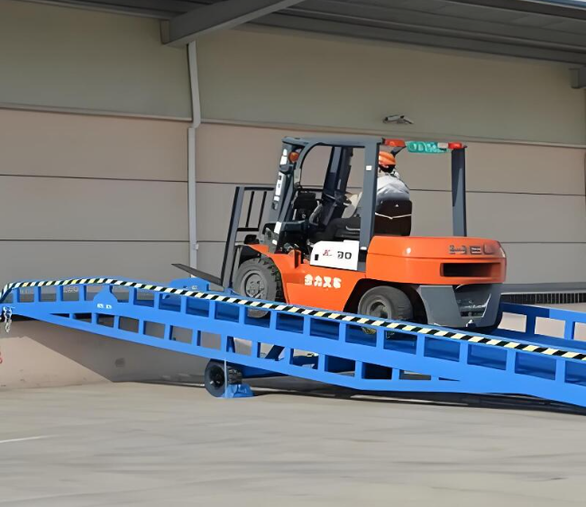 细水乡移动式卸货平台（叉车用）