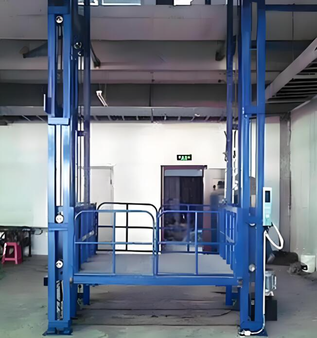 细水乡导轨式升降货梯